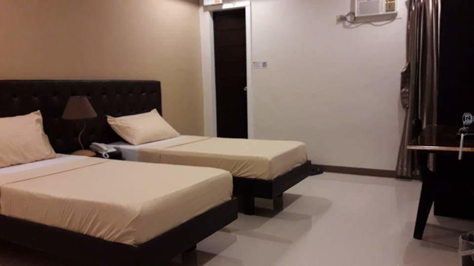 Urbantel Hotel Lucena Exterior photo